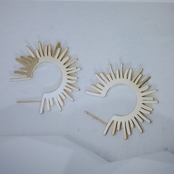 18k Gold Plated Sun Open Hoop Earring - Picture 4 of 4